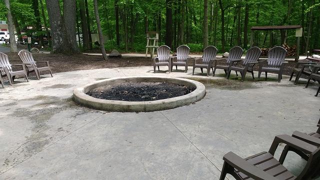 Camp fire pit